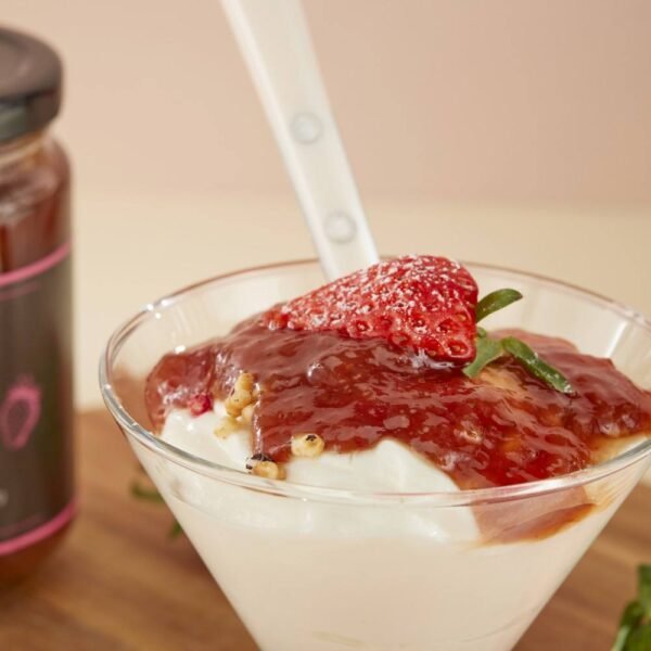 A2a9201f1762f4609a2530cfa493cdd21H.jpg 75% high-content light strawberry jam Sweet & rich strawberry flavor made with fruit spreadable texture breakfast jam