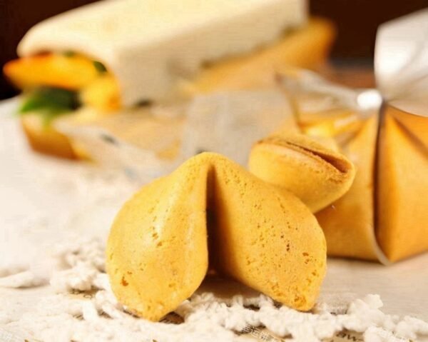 Hea187848b98b447db28c0017631addcdi.jpg Asian Snacks Hot Selling Fortune Biscuits with Different Fun Meaningful Text Exotic Snacks Custom Sweet Cookies 100g